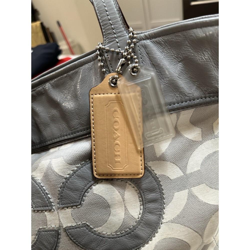 Coach Audrey Purse 17035 Op Art Signature Grey & White Tote - Picture 3 of 8